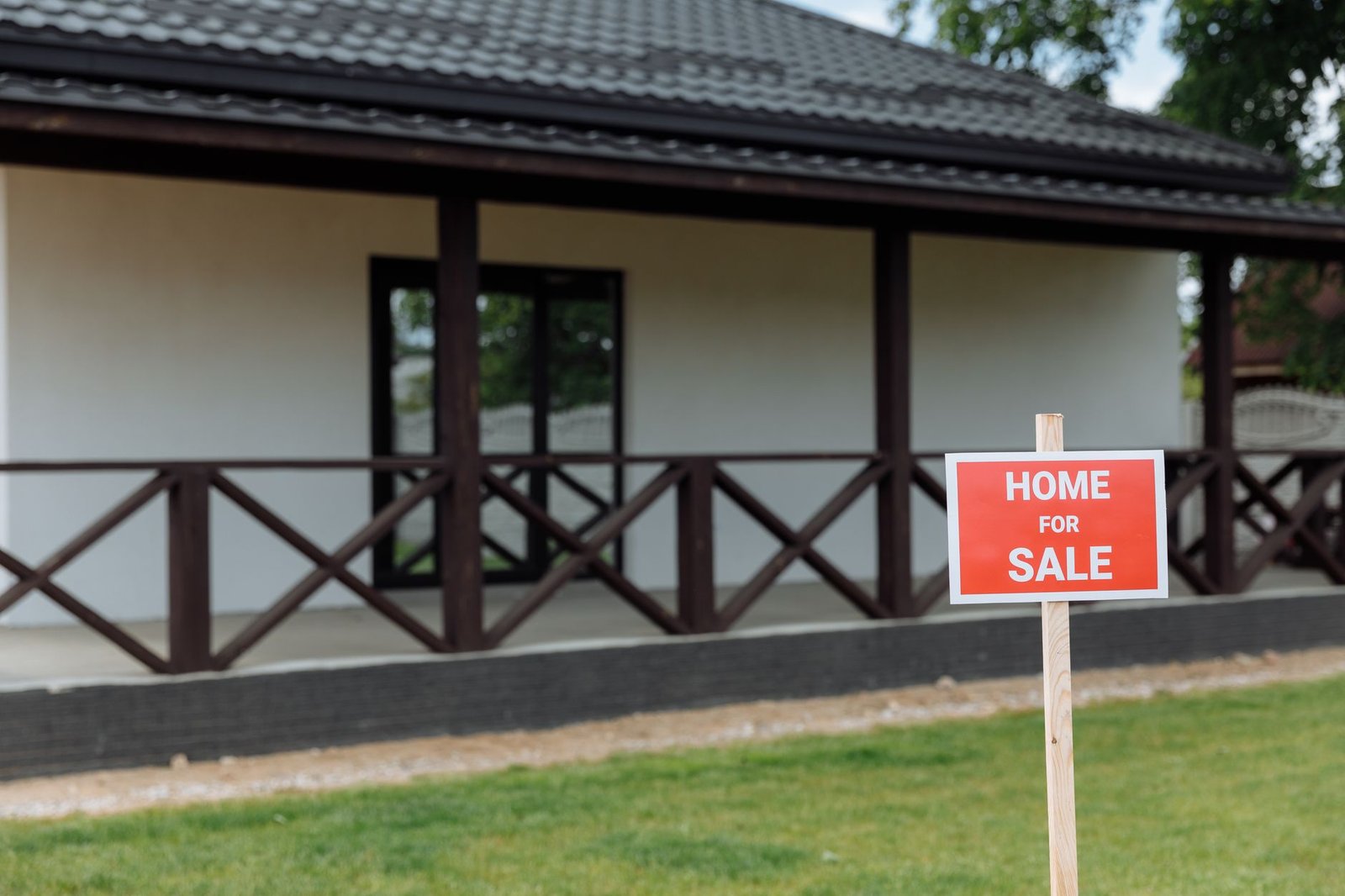 US home for sale, illustrating what current mortgage rates mean for buyers