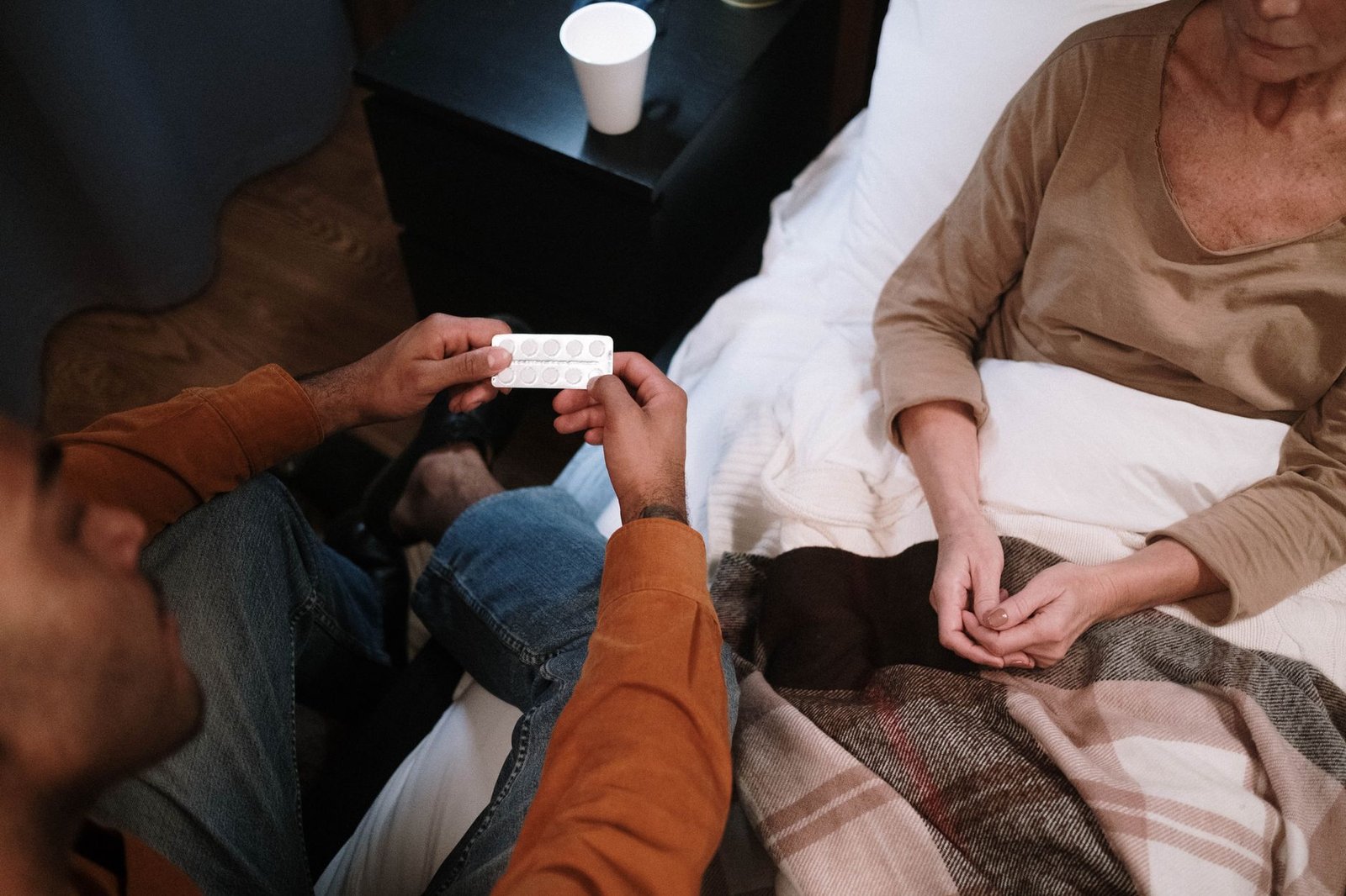Caregiver assisting a senior at home, the long-term care that Medicaid rather than Medicare pays for