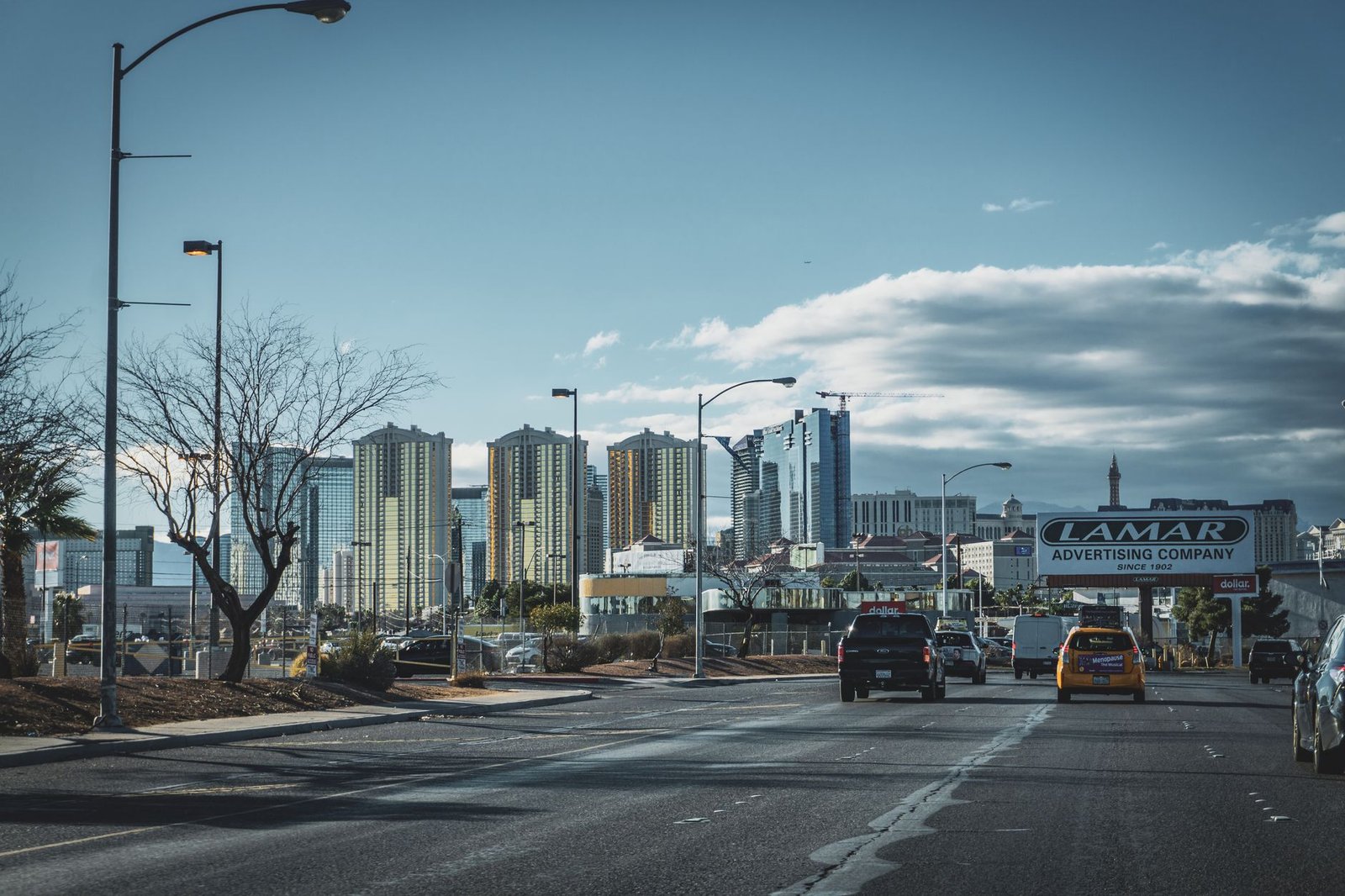 Urban traffic, illustrating why car insurance rates by state are highest in dense, high-claim states
