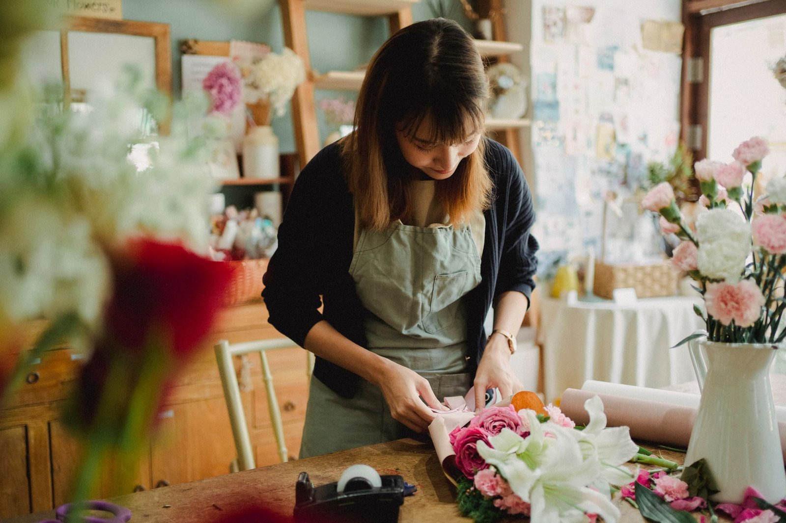 Self-employed worker, who has no default disability protection without buying it